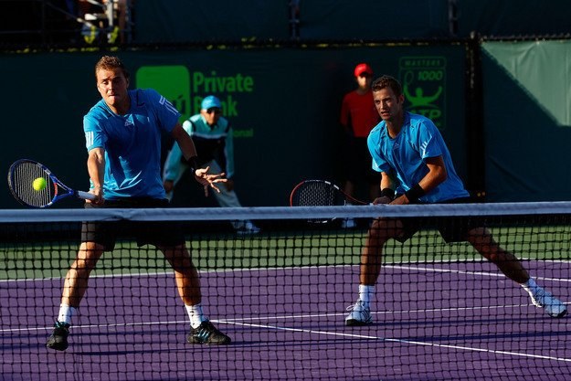 Marcin Matkowski (z lewej) i Mariusz Fyrstenberg /AFP