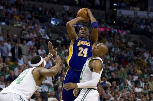 Kobe Bryant rzucił dla Lakers 29 punktów /AFP