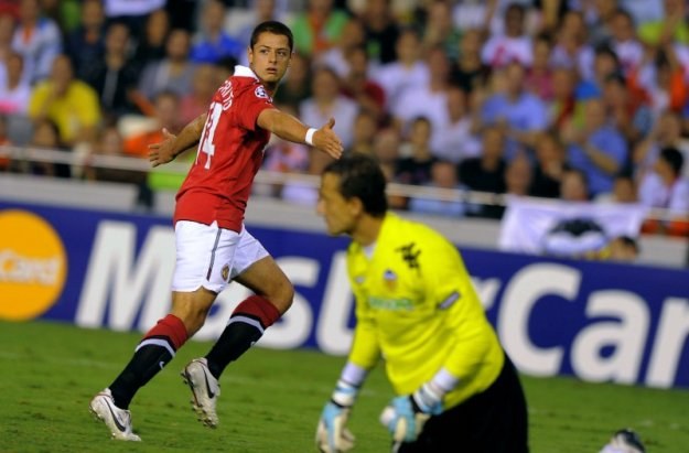 Javier Hernandez - bohater Manchesteru United w meczu z Valencią /AFP