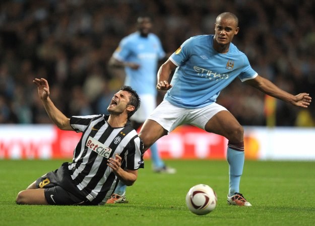 Vincenzo Iaquinta (z lewej) i Vincent Kompany /AFP