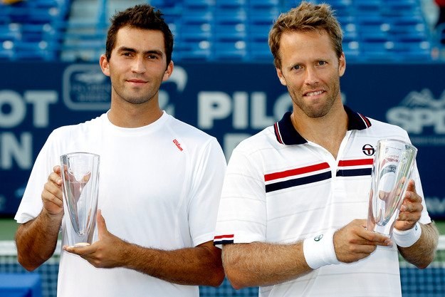 Horia Tecau (z lewej) i Robert Lidstedt. /AFP