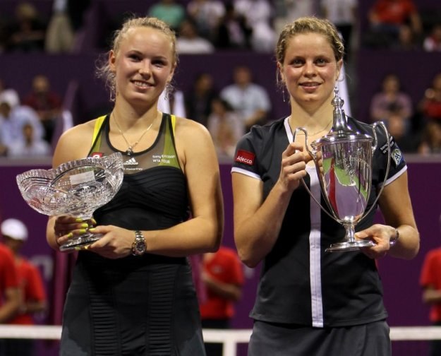 Carolne Woźniacki podczas dekoracji uroniła kilka łez. Kim Clijsters była wyczerpana, ale szczęśliwa /AFP