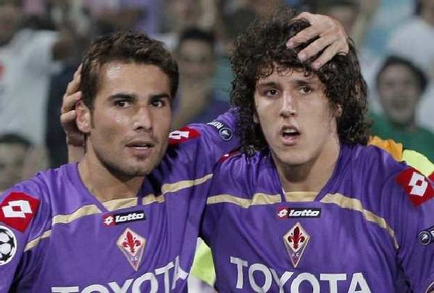 Adrian Mutu (z lewej) wrócił do składu Fiorentiny /AFP