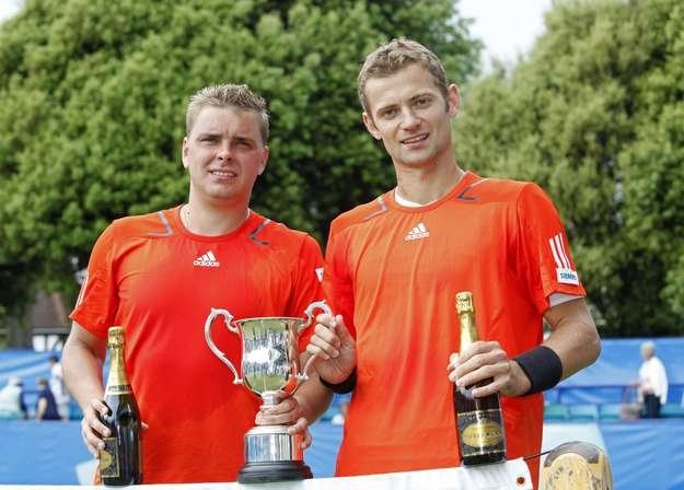 Marcin Matkowski (z lewej) i Mariusz Fyrstenberg /AFP
