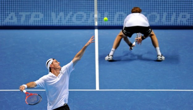 Wesley Moodie (serwuje) i Dick Norman /AFP