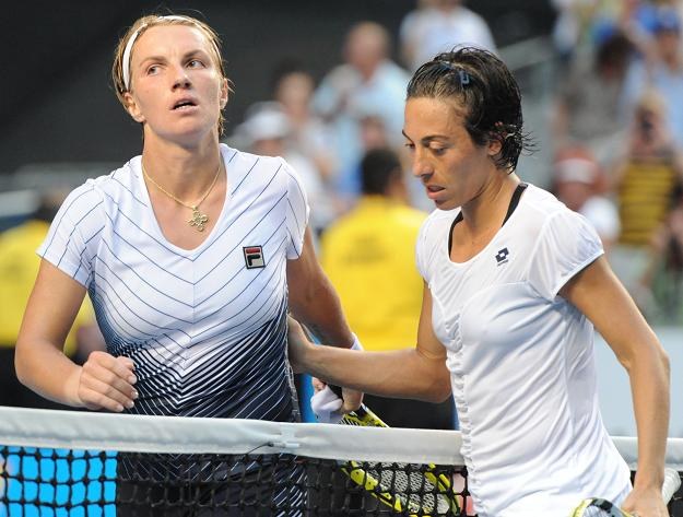 Schiavone (z prawej) i Kuzniecowa walczyły na korcie 4 godziny i 44 minuty /AFP