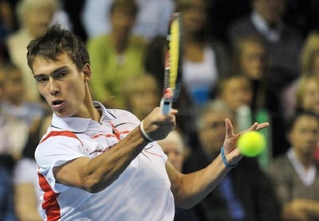 Jerzy Janowicz (na zdjęciu) jest już w kolejnej rundzie turnieju w Saint-Brieuc /AFP
