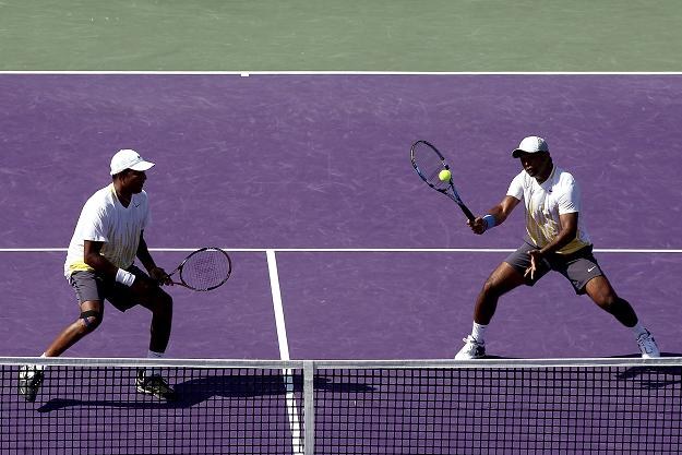 Mahesh Bhupathi (z lewej) i Leander Paes wygrali turniej deblowy w Miami /AFP