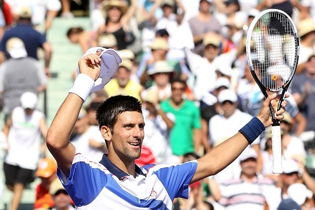Novak Djoković cieszy się po pokonaniu Rafaela Nadala /AFP