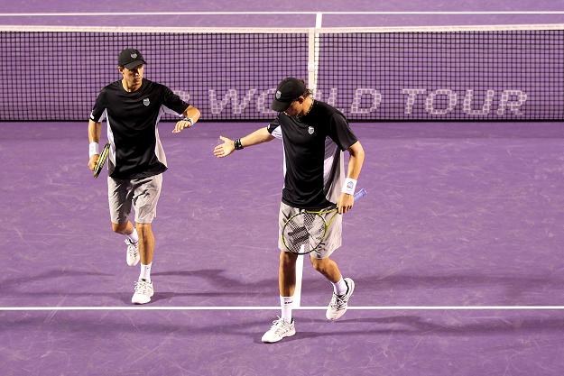 Bob Bryan (z prawej) i Mike Bryan. /AFP
