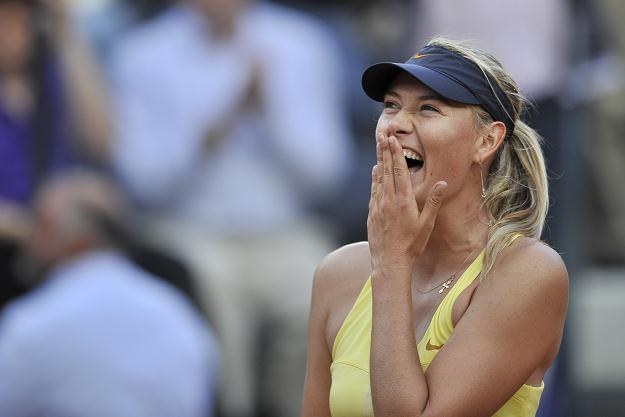 Maria Szarapowa cieszy się z pokonania Samanthy Stosur na kortach w Rzymie /AFP