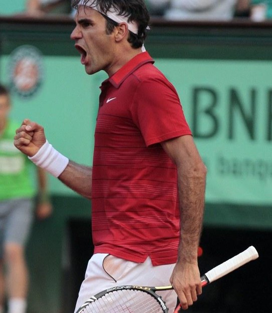 Szwajcar Roger Federer cieszy się z awansu do finału Roland Garros /AFP