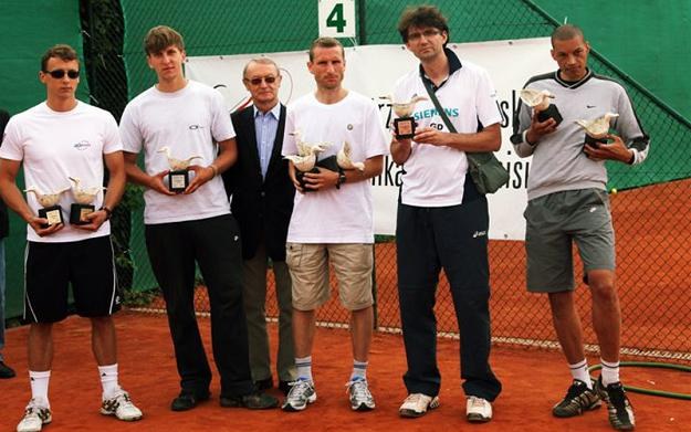Najlepsi w kategorii open, w środku (pod 4) red. Bartosz Gębicz  Fot. Tomasz Barański /INTERIA.PL/PAP