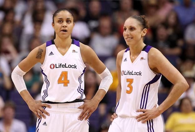Candice Dupree (z lewej) i Diana Taurasi z Phoenix Mercury /AFP