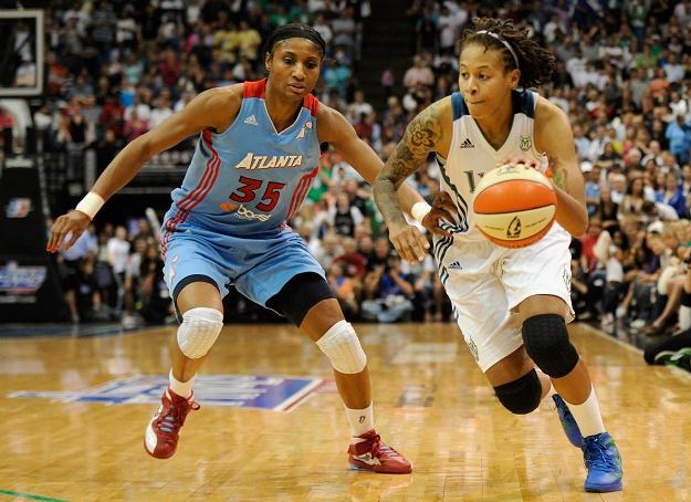 Seimone Augustus (z piłką) /AFP