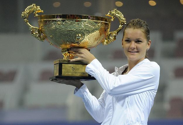 Agnieszka Radwańska z trofeum za zwycięstwo w Pekinie /AFP