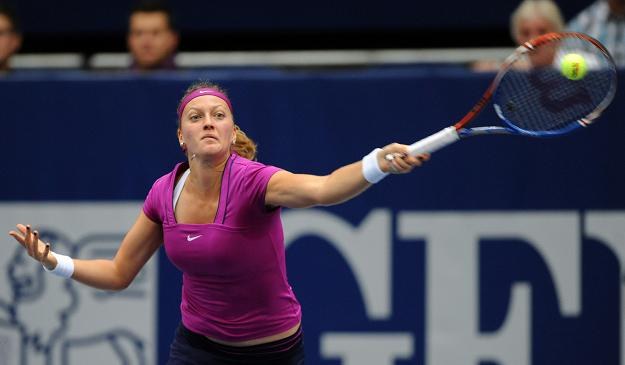 Petra Kvitova (na zdjęciu) pokonała Wierę Zwonariewą 6:2, 6:4 /AFP