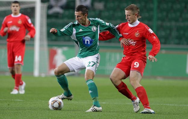 Rafał Wolski ośmieszył obronę Widzewa. Minął czterech obrońców i strzelił gola na 3-0 /PAP