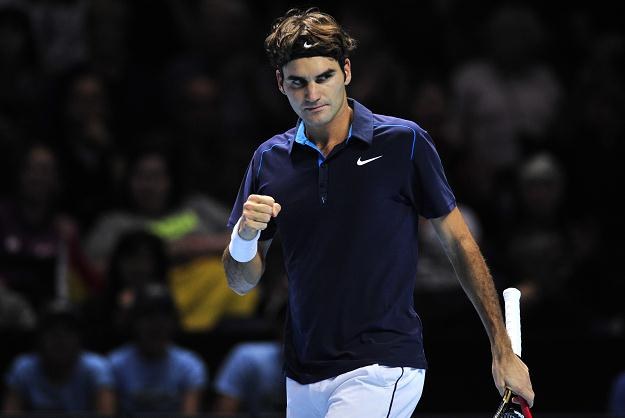 Tak Roger Federer cieszył się ze zwycięstwa nad Rafaelem Nadalem na kortach w Londynie /AFP