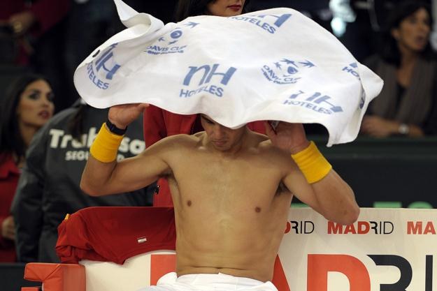 Rafael Nadal podczas pojedynku z Del Potro. /AFP