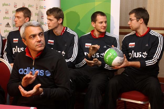 Trener Andrea Anastasi i jego podopieczni po poworcie z Japonii. Fot. Bartłomiej Zborowski /PAP