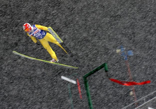 Kamil Stoch najlepiej poradził sobie w trudnych warunkach na Wielkiej Krokwi fot: Grzegorz Momot /PAP