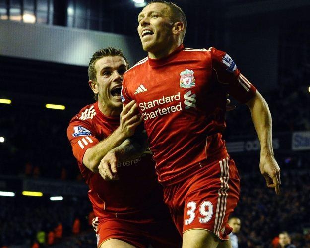 Craig Bellamy cieszy się ze zdobycia gola, który dał Liverpoolowi awans do finału Pucharu Ligi /AFP