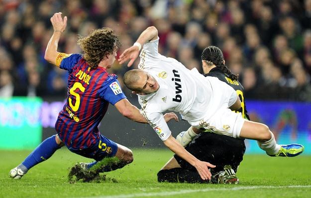 Karim Benzema narobił sporo kopotów Carlesowi Puyolowi i całej Barcy. /AFP
