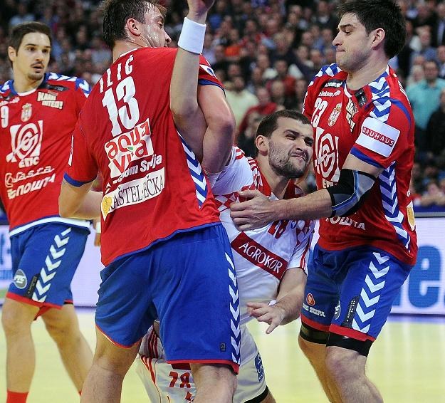 Żeljko Musa (w środku) będzie zawodnikiem Vive Targów Kielce /AFP