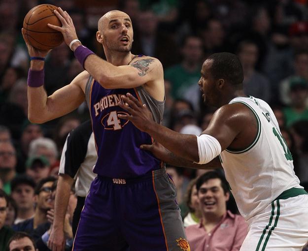 Marcin Gortat (z lewej) prezentuje w tym sezonie wysoką formę /AFP