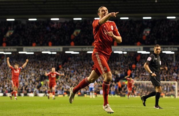 Andy Carroll zdobył jedną z bramek dla Liverpoolu /AFP