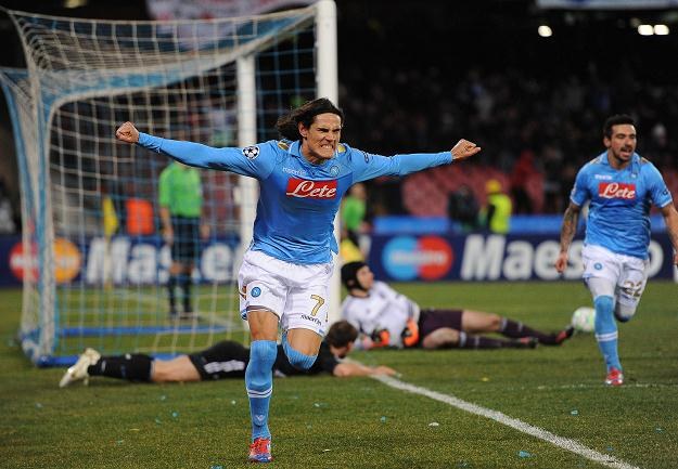 Edinson Cavani cieszy się po strzeleniu gola /AFP