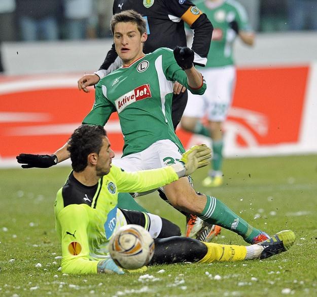 Rewanżowy mecz Sporting - Legia dopiero w czwartek, a policja już ma problem z kibicami /AFP
