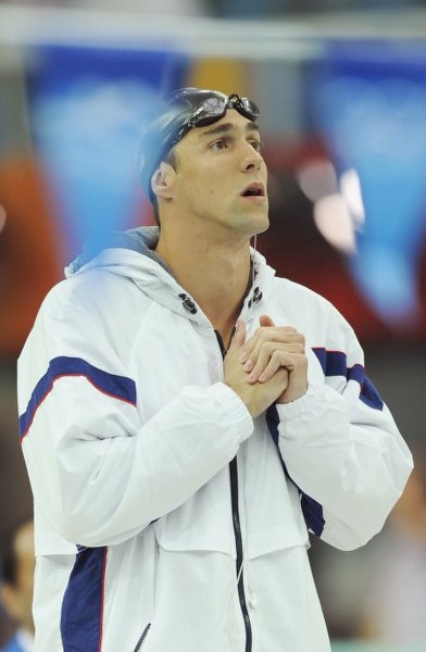 Pierwsze złoto Phelpsa Amerykański pływak Michael Phelps zdobył swój pierwszy złoty medal na IO w Pekinie. Phelps wygrał wyścig na 400 m stylem zmiennym, ustanawiając rekord świata wynikiem - 4.03,84.