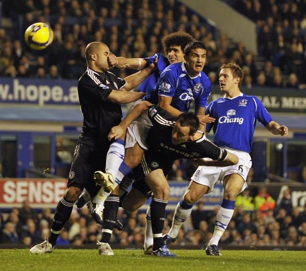 Chelsea traci punkty z Evertonem W meczu 18. kolejki Premier Legue Everton zremisował u siebie z Chelsea 0:0.