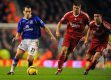 Piłkarz Evertonu Leon Osman (z lewej) i obok Steven Gerrard.