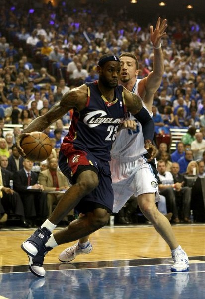 Magic w finale NBA W szóstym meczu finałowym Konferencji Wschodniej Orlando Magic pokonali Cleveland Cavaliers 103:90. Rywalizację do czterech zwycięstw wygrali Magic 4-2.
