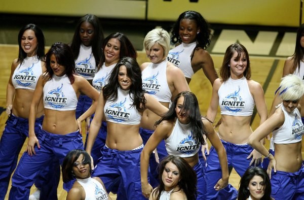  Magic dancers to zespół taneczny występujący na meczach koszykarzy Orlando.