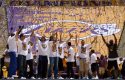 Koszykarze Los Angeles Lakers świętowali z kibicami mistrzostwo NBA. "Jeziorowcy" wywalczyli tytuł pokonując w finale Orlando Magic 4:1.