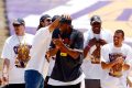 Koszykarze Los Angeles Lakers świętowali z kibicami mistrzostwo NBA. "Jeziorowcy" wywalczyli tytuł pokonując w finale Orlando Magic 4:1.