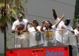 Koszykarze Los Angeles Lakers świętowali z kibicami mistrzostwo NBA. "Jeziorowcy" wywalczyli tytuł pokonując w finale Orlando Magic 4:1.