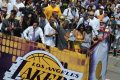 Koszykarze Los Angeles Lakers świętowali z kibicami mistrzostwo NBA. "Jeziorowcy" wywalczyli tytuł pokonując w finale Orlando Magic 4:1.