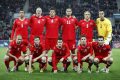 SZWAJCARIA. W górnym rzędzie od lewej: Heinz Barmettler, Philippe Senderos, Benjamin Huggel, Eren Derdiyok, Reto Ziegler, Diego Benaglio. W dolnym rzędzie o lewej: Goekhan Inler, Stephan Lichtsteiner,Tranquillo Barnetta, Pirmin Schwegler i Alex Frei.