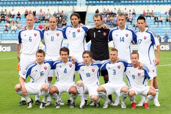 Finaliści MŚ w RPA SŁOWACJA. W górnym rzędzie od lewej: Miroslav Karhan, Robert Vittek, Jan Kozak, Jan Mucha, Martin Jakubko, Marek Hamszik.
W dolnym rzędzie od lewej: Jan Durica, Marek Czech, Peter Pekarzik, Lubisz Hanzel, Miroslav Stoch. Fot. Piotr Kucza.