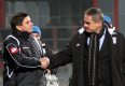 Trener Lecha Poznań Jacek Zieliński (z prawej) i szkoleniowiec Ruchu Chorzów Waldemar Fornalik.