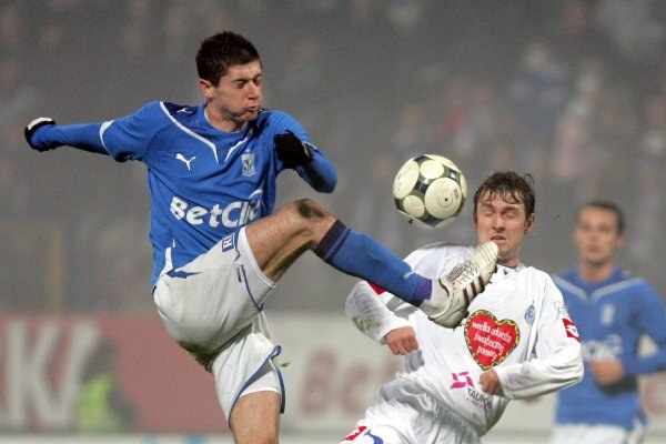 Przy piłce Robert Lewandowski.