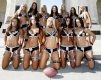 Kobiecy zespół Los Angeles Temptation podczas prezentacji na dniu dla mediów z ligą Lingerie Football League w Los Angeles Coliseum.