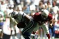 Pat Tillman (w czerwonej koszulce) w meczu NFL z sezonu 1998, Dallas Cowboys - Arizona Cardinals/Fot. Stephen Dunn