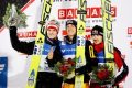 Adam Małysz (z prawej) wywalczył trzecie miejsce w konkursie Pucharu Świata w Lillehammer. Z lewej Austriacy Gregor Schlierenzauer i Thomas Morgenstern.