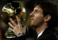 Leo Messi ze Złotą Piłką dla najlepszego zawodnika 2009 w plebiscycie "France Football".